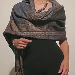 SHAWL